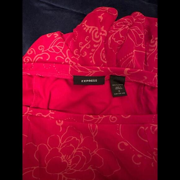 Elegant Red Rose Skirt - Timeless Beauty for Your Wardrobe - Picture 2 of 2